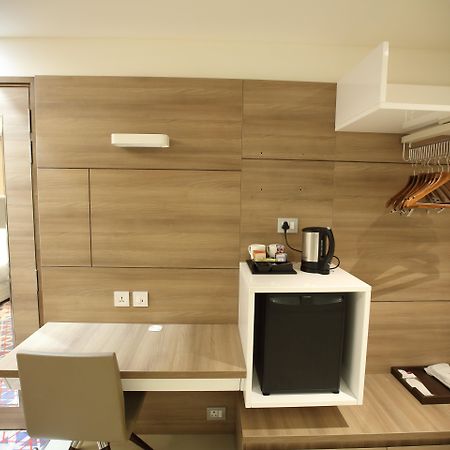 古尔冈90区假日酒店 外观 照片 A room at the hotel