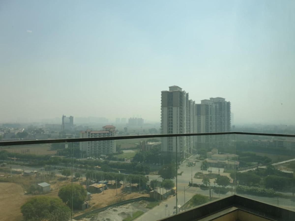 古尔冈90区假日酒店 外观 照片 View of Greater Noida City