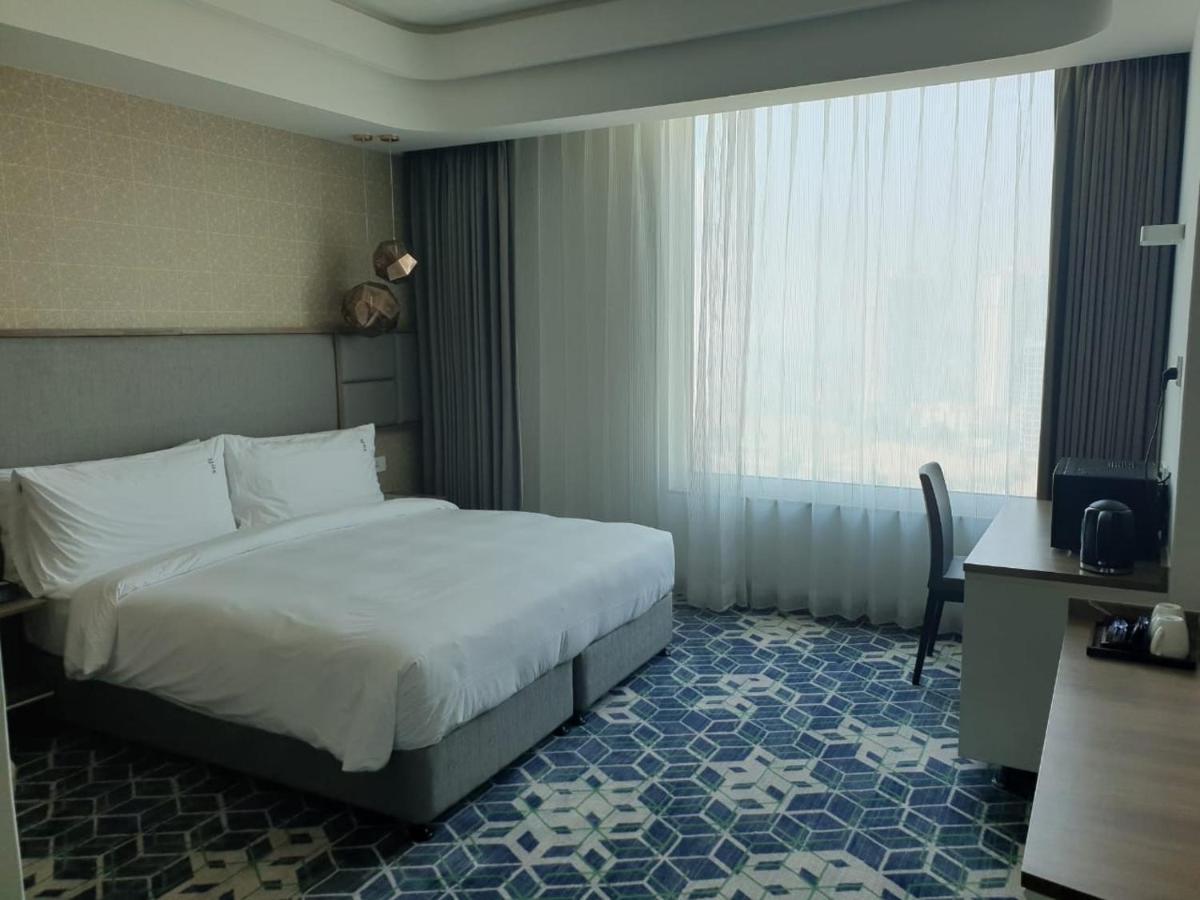 古尔冈90区假日酒店 外观 照片 A room at the hotel