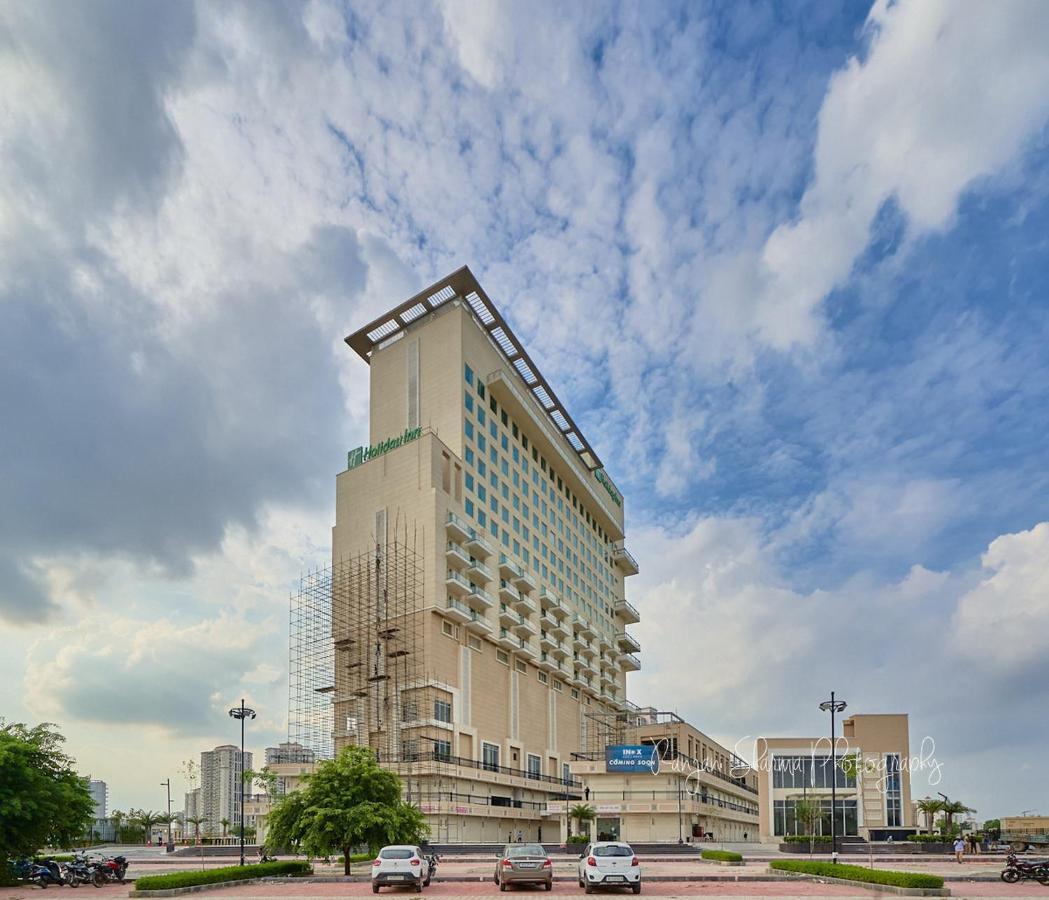 古尔冈90区假日酒店 外观 照片 The hotel in 2019