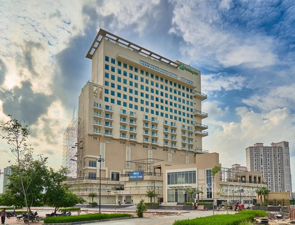 古尔冈90区假日酒店 外观 照片 The hotel in 2019
