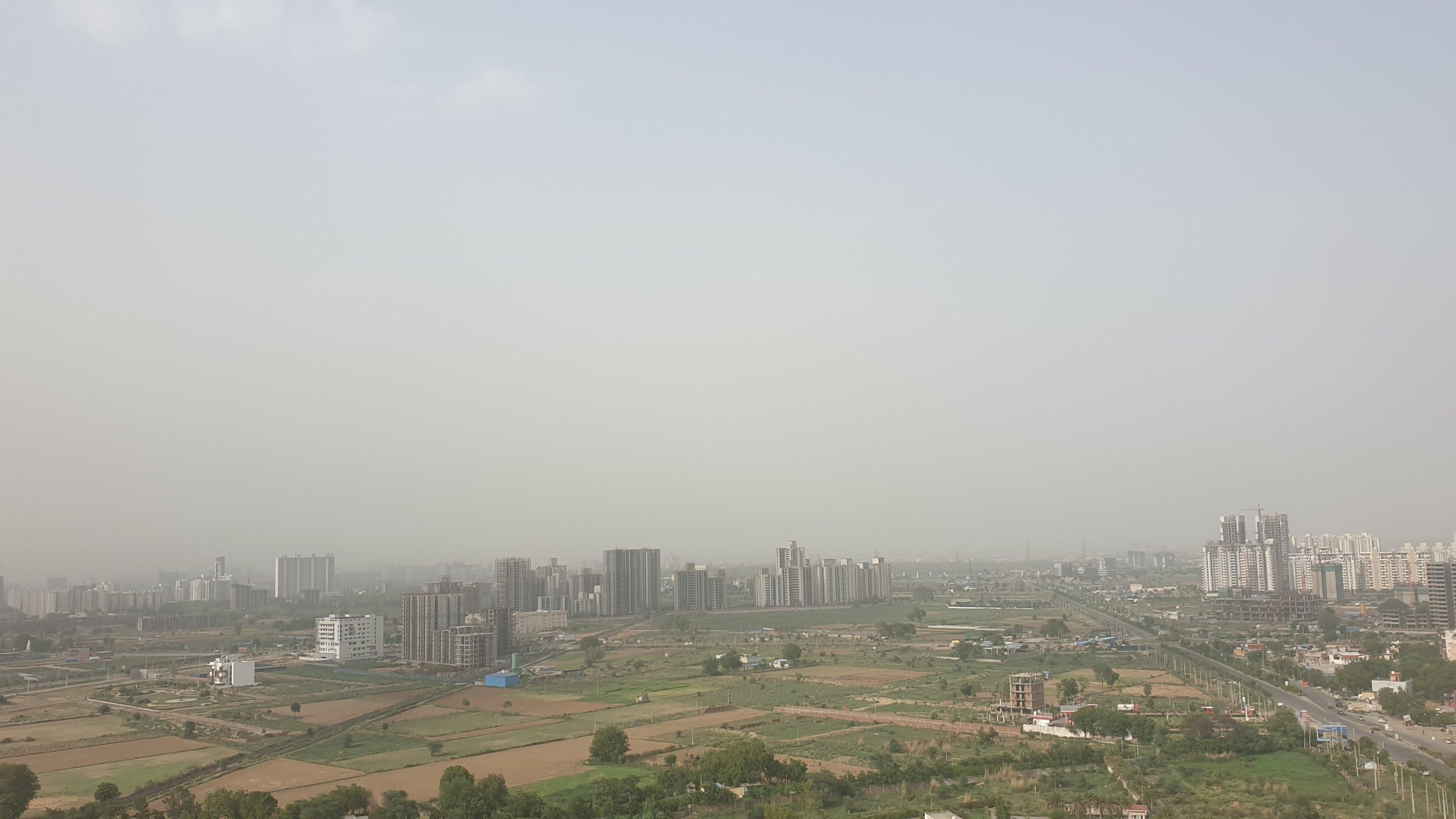 古尔冈90区假日酒店 外观 照片 View of Greater Noida City