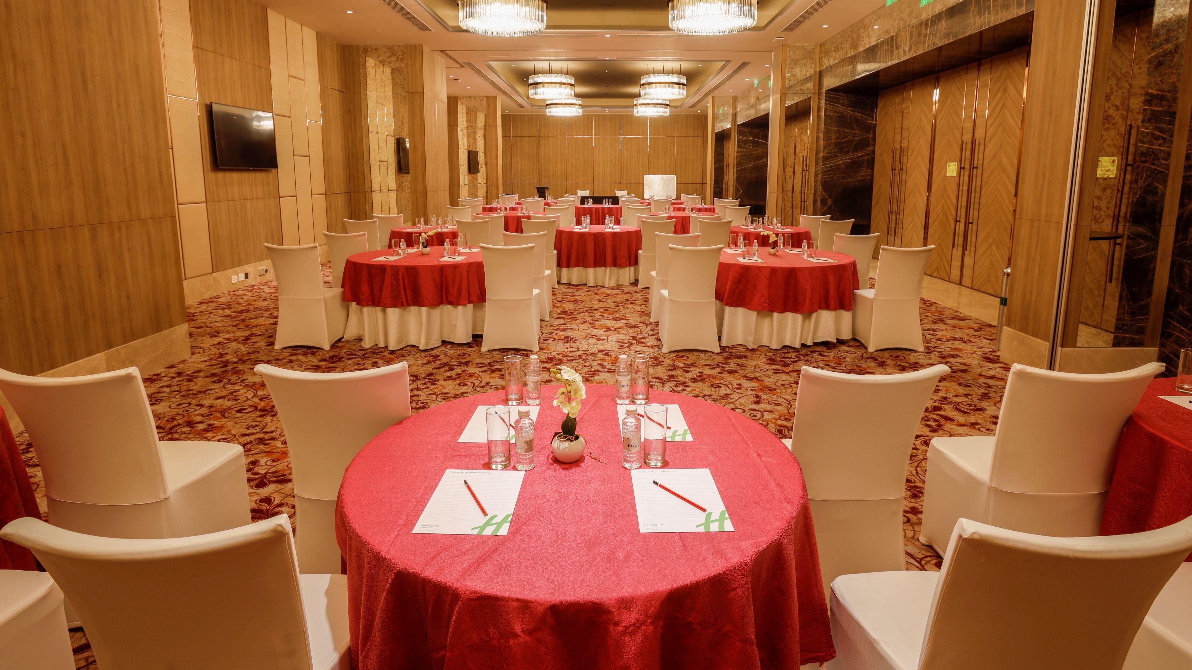 古尔冈90区假日酒店 外观 照片 Meeting room at the hotel