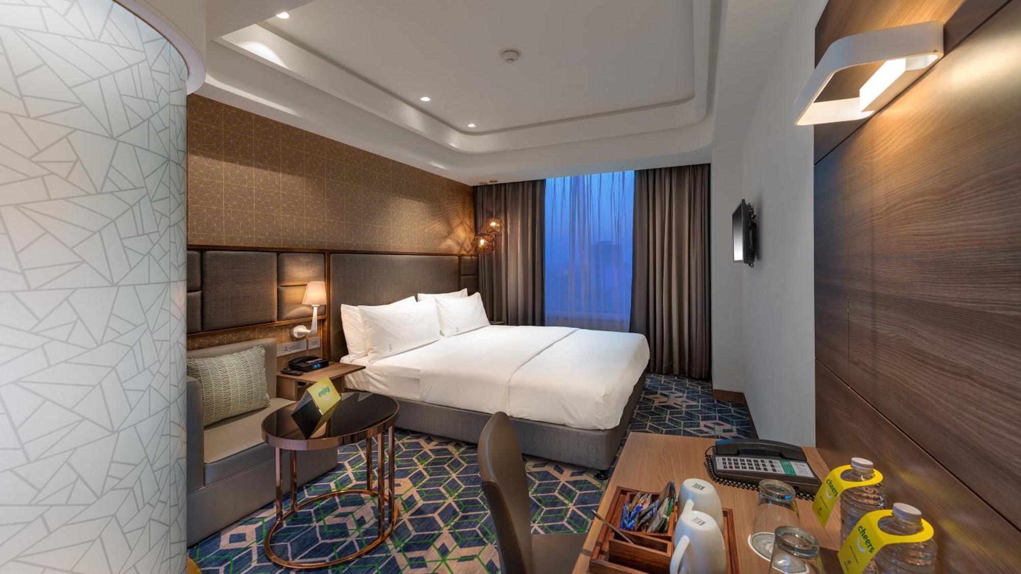 古尔冈90区假日酒店 外观 照片 Deluxe Room