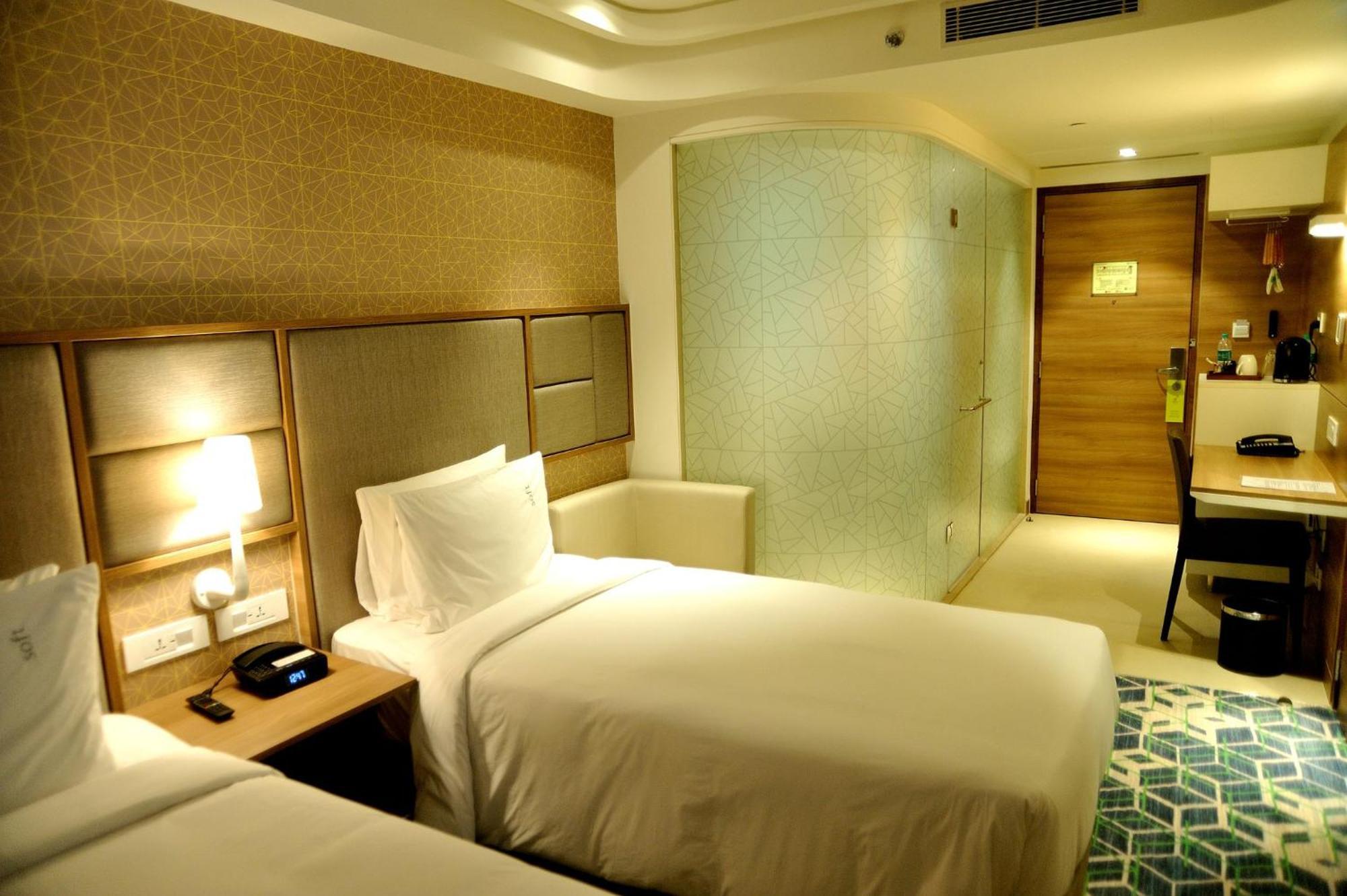 古尔冈90区假日酒店 外观 照片 A room at the hotel