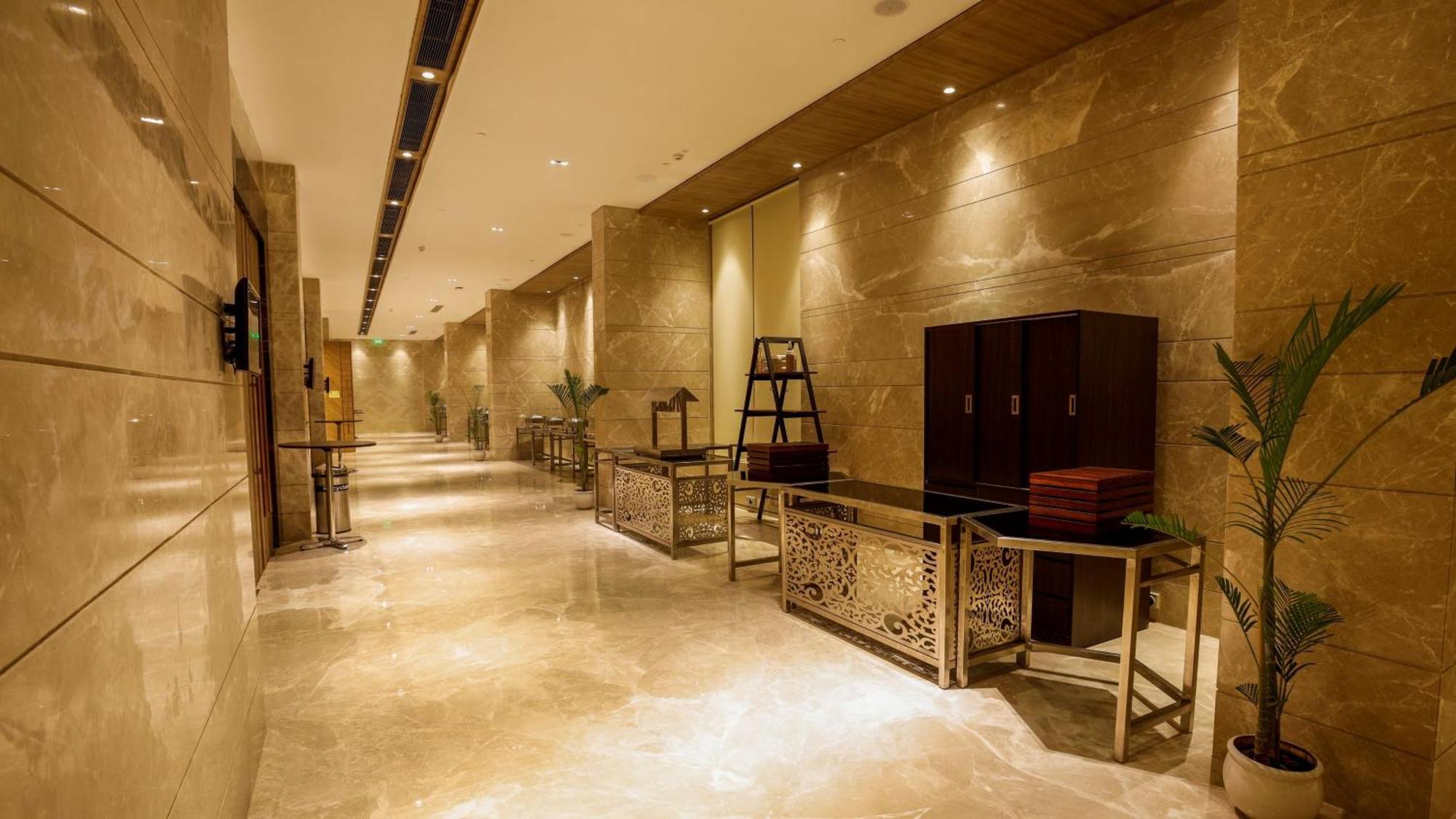 古尔冈90区假日酒店 外观 照片 The interior of the hotel