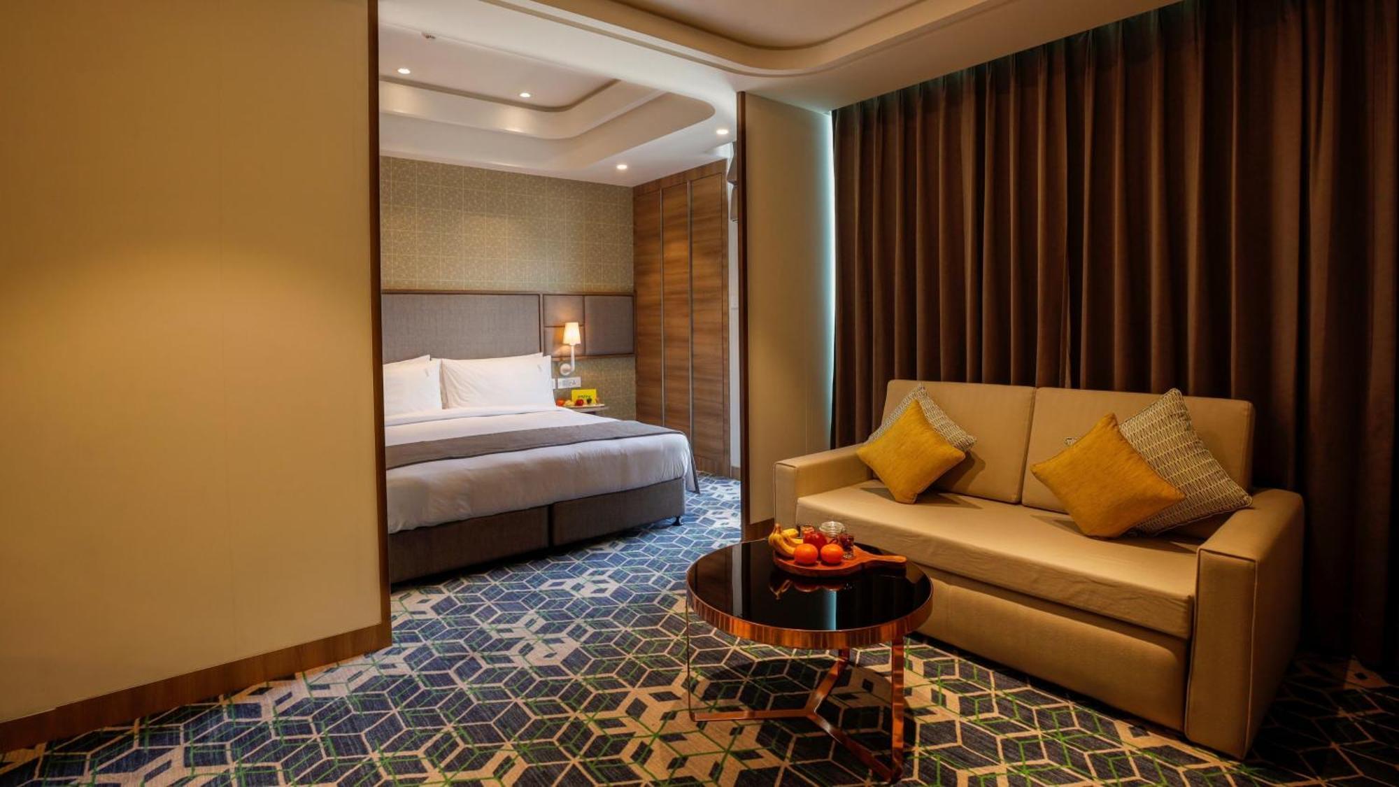 古尔冈90区假日酒店 外观 照片 A suite at the hotel
