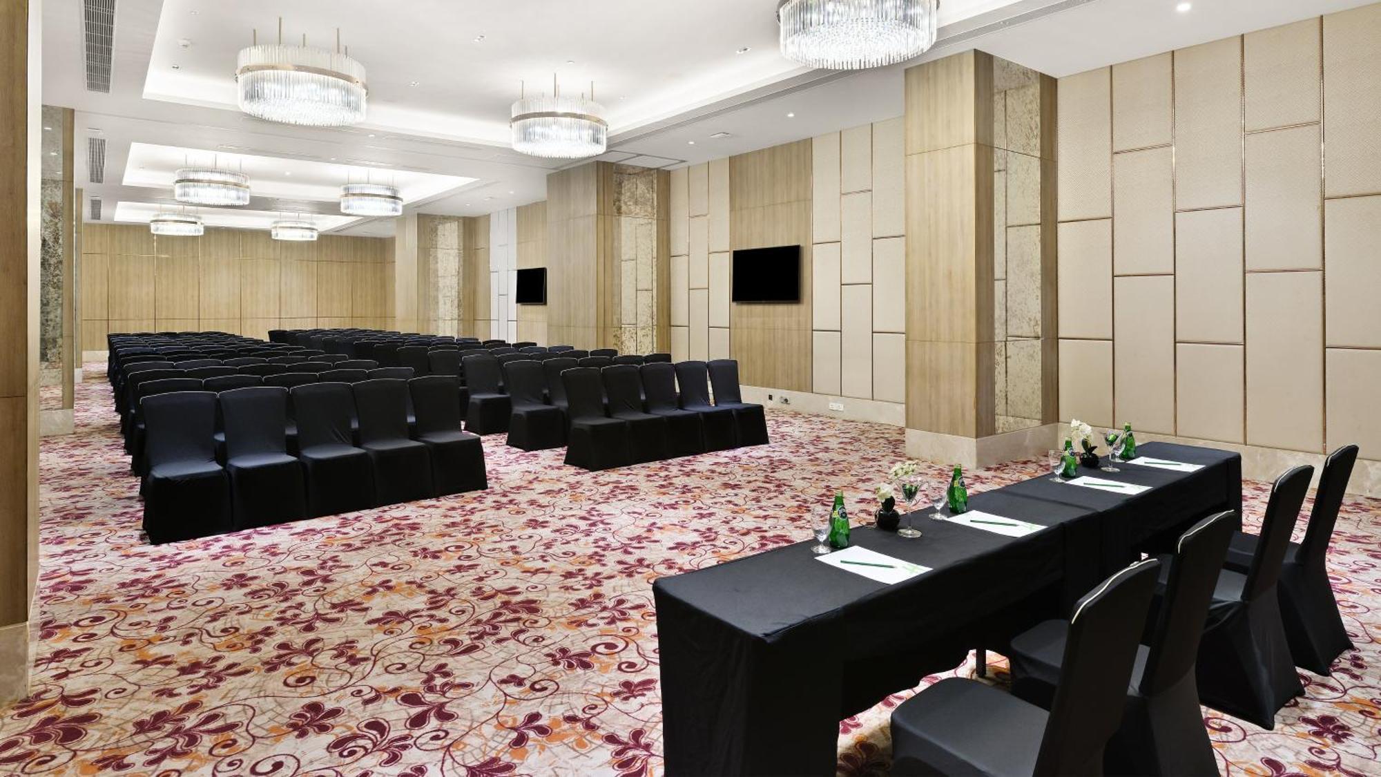 古尔冈90区假日酒店 外观 照片 The Grand Ballroom